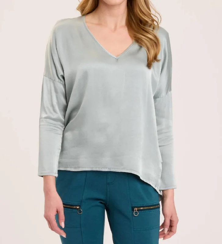 Casual Apparel For Women Bauer V Neck Top In Dewdrop