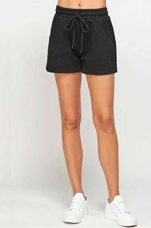 Sustainable Women's Apparel Hamptons Textured Short In Black