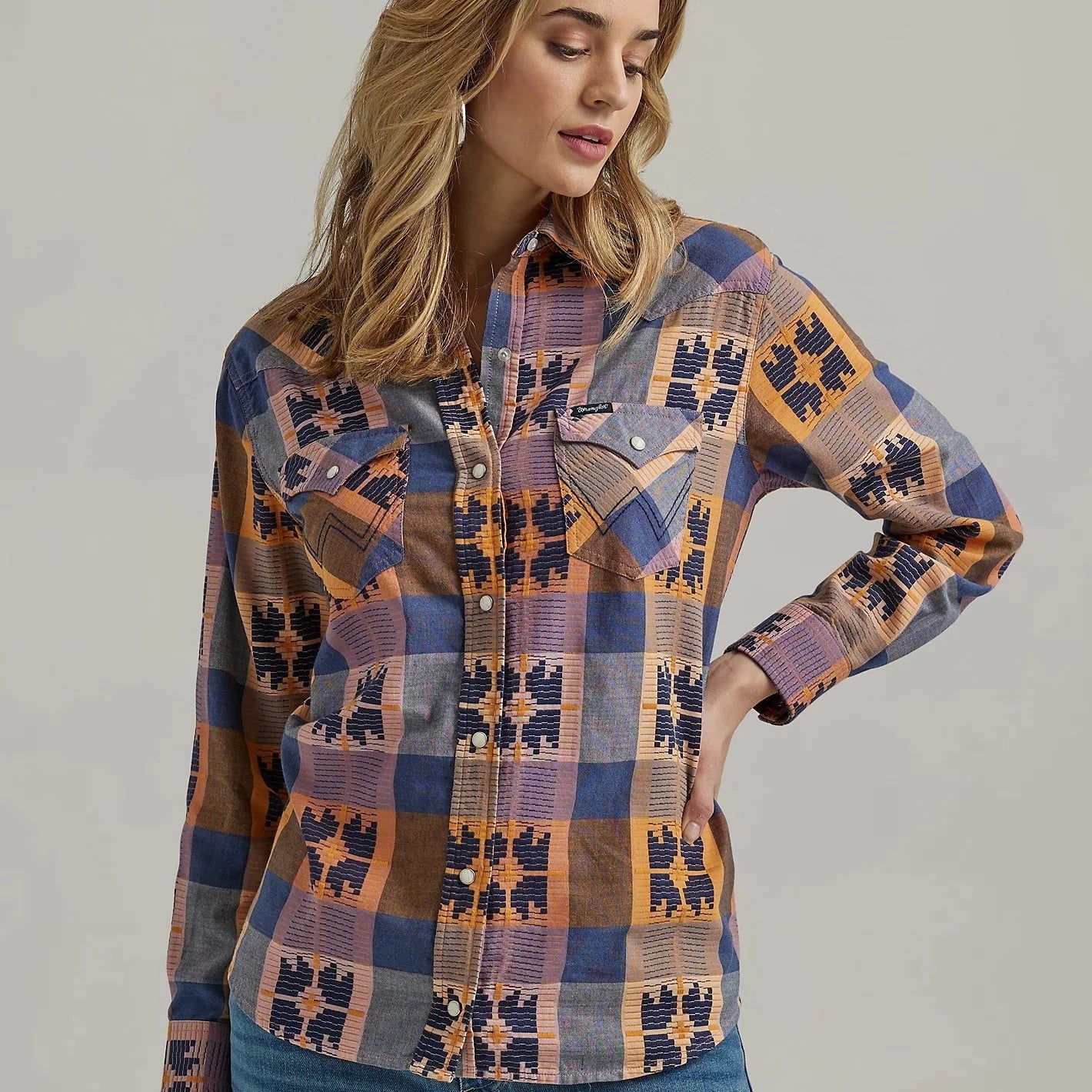 Women's Athleisure Apparel Wrangler Retro Women's Boyfriend Fit Long Sleeve Western Snap Shirt in Indigo Quilt